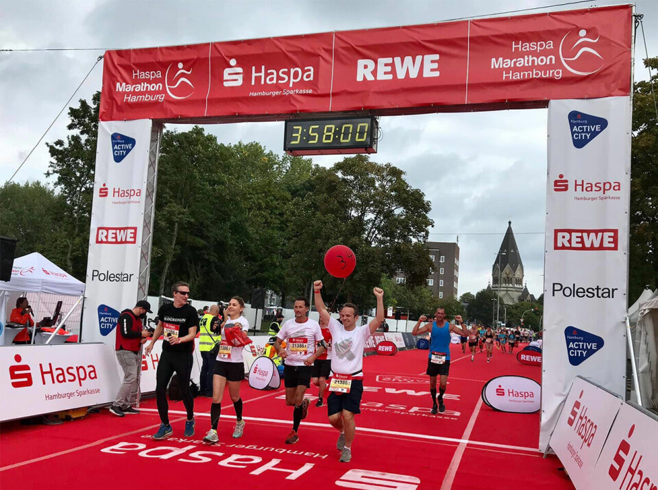 Tredjeplass til Marianne Dønnem i Hamburg Marathon HM-maaljubel.jpg