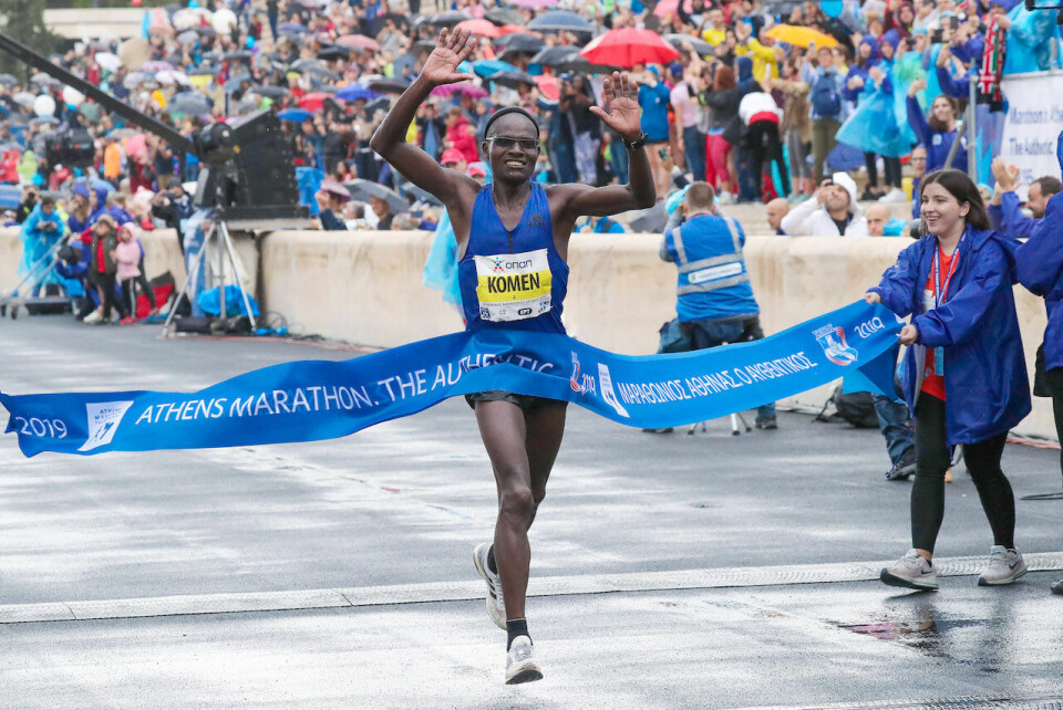 42 år gamle John Komen vant Athen Marathon. (Foto: Victah Sailer / AMA) 42 år gamle John Komen vant Athen Marathon. (Foto: Victah Sailer / AMA)