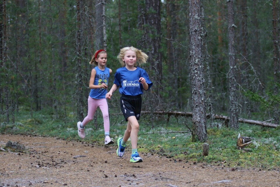Elverumtrimmen er mest poulært blant de yngste, her representert ved to faste faste deltakere i høstens første løp. (Foto: Rolf Bakken) Elverumtrimmen er mest poulært blant de yngste, her representert ved to faste faste deltakere i høstens første løp. (Foto: Rolf Bakken)
