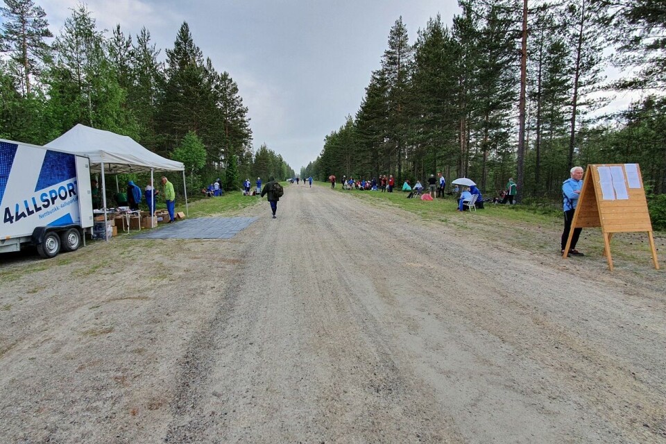 Bedriftsorienteringen på Hedmarken i gang. Bedrift-o Mosj¢marka (2).jpg