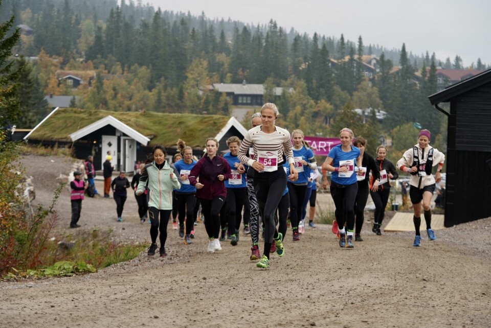 Fra starten på 13 km med 43 løpere i feltet. (Foto: Jonas Sjögren/Trysil) Fra starten på 13 km med 43 løpere i feltet. (Foto: Jonas Sjögren/Trysil)