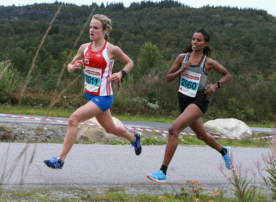 Runa Skrove Falch vant 10 km i fjor foran Mekdes Woldu fra Eritrea. Runa stiller i år på halvmaraton. (Foto: Kjell Vigestad) Runa Skrove Falch vant 10 km i fjor foran Mekdes Woldu fra Eritrea. Runa stiller i år på halvmaraton. (Foto: Kjell Vigestad)