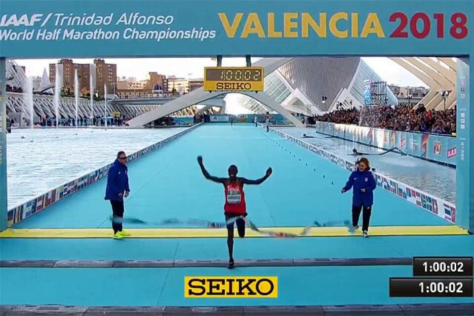 Geoffrey Kamworor tok sitt tredje VM-gull på halvmaraton. Han har også to fra VM terrengløp. (Foto: skjermdump fra streamingen) Geoffrey Kamworor tok sitt tredje VM-gull på halvmaraton. Han har også to fra VM terrengløp. (Foto: skjermdump fra streamingen)