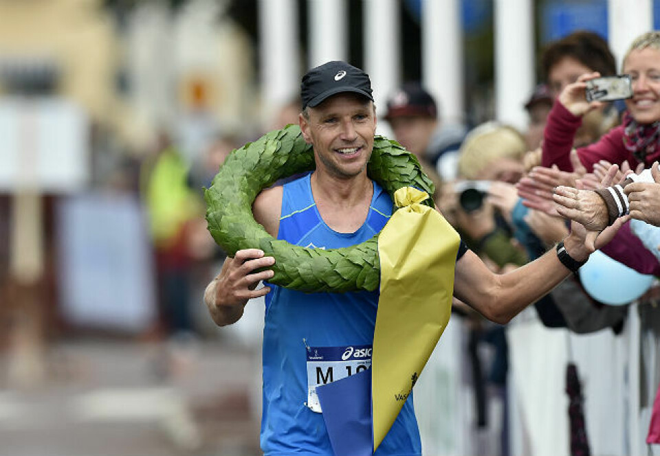 Jonas Buud vant Ultravasan, Gloria Vinstedt vant 45 km Jonas_Budd_vinner_med_seierskrans_640_440