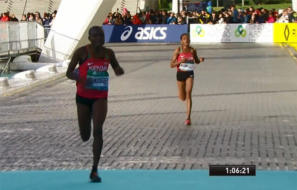 Gull til Kamworor og Kebede i vindfullt VM i Valencia VM_halv_Jepkosgei_og_Kamulu.jpg
