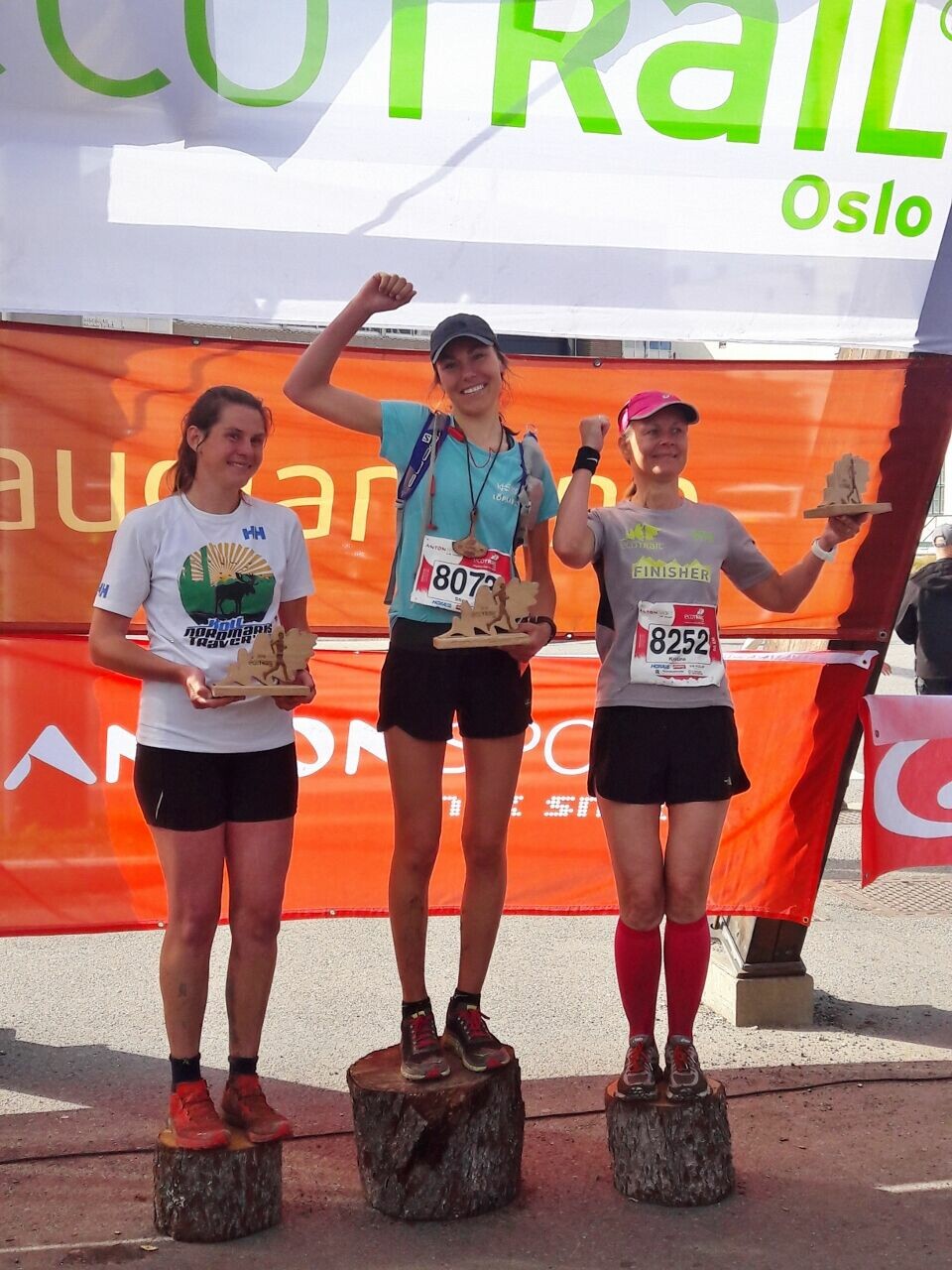 Stine Holager og Ola Skatvedt vant 80 km i rekordstort Ecotrail Oslo Pallen_80_kvinner_Foto_Emma_Holager (960x1280).jpg