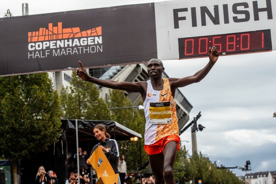 Geoffrey Kamworor som i sin tid satte verdensrekord på halvmaraton, er den største stjernen på det kenyanske maratonlaget til VM. (Foto: CPH Half 2019) Geoffrey Kamworor som i sin tid satte verdensrekord på halvmaraton, er den største stjernen på det kenyanske maratonlaget til VM. (Foto: CPH Half 2019)