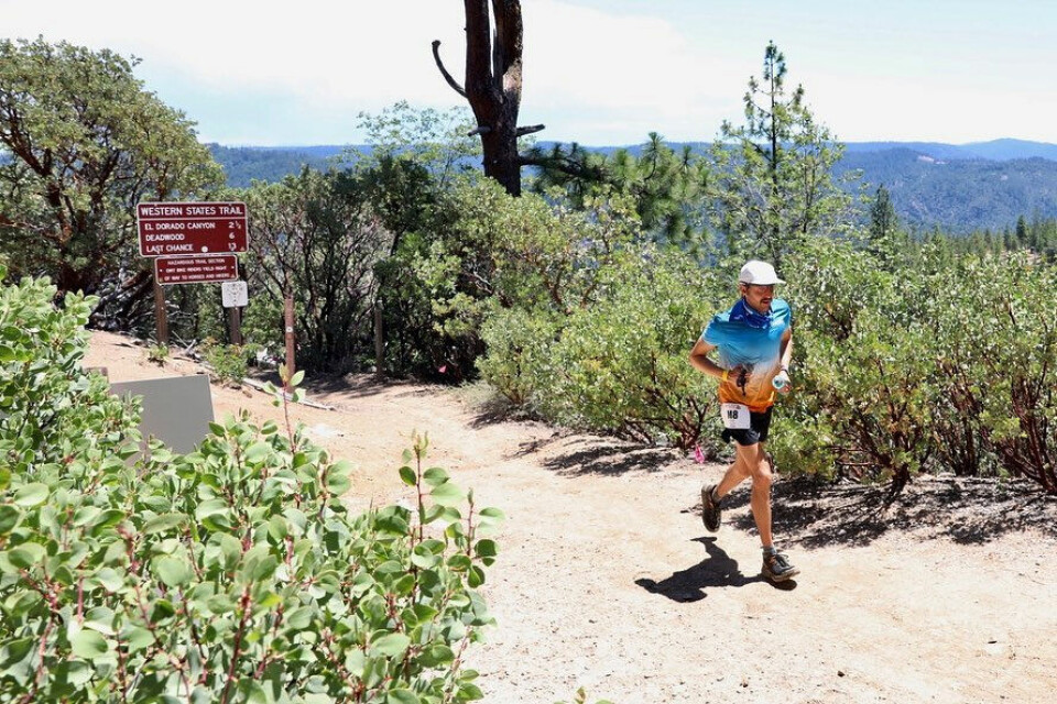 Ninette Banoun fullførte Western States 100 miles med 5 minutters margin Western-States-mann-underveis.jpg