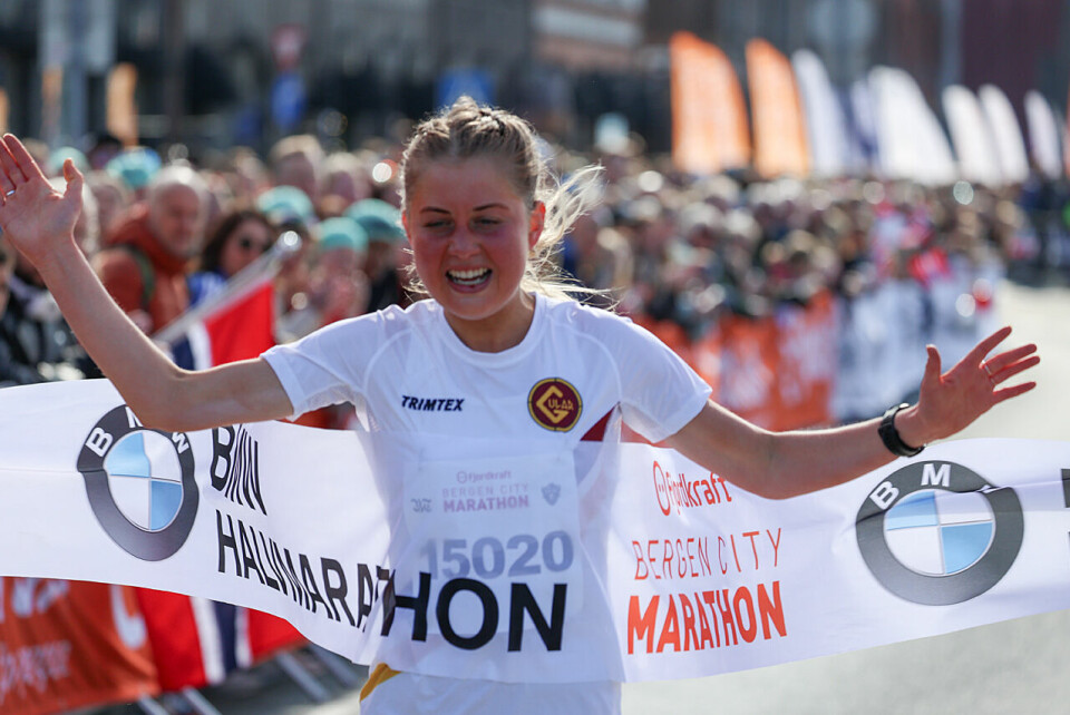 Tage Morken Augustson og Renate Galleberg best i Bergen City Marathon Ina Rilvaag_målgang.jpg