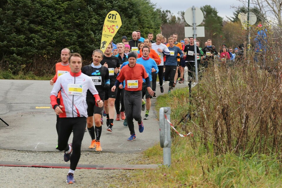 2346 løp 3-sjøersløpet - Marthe K Myhre og Senay Fissehatsion vant Løpsfesten.jpg