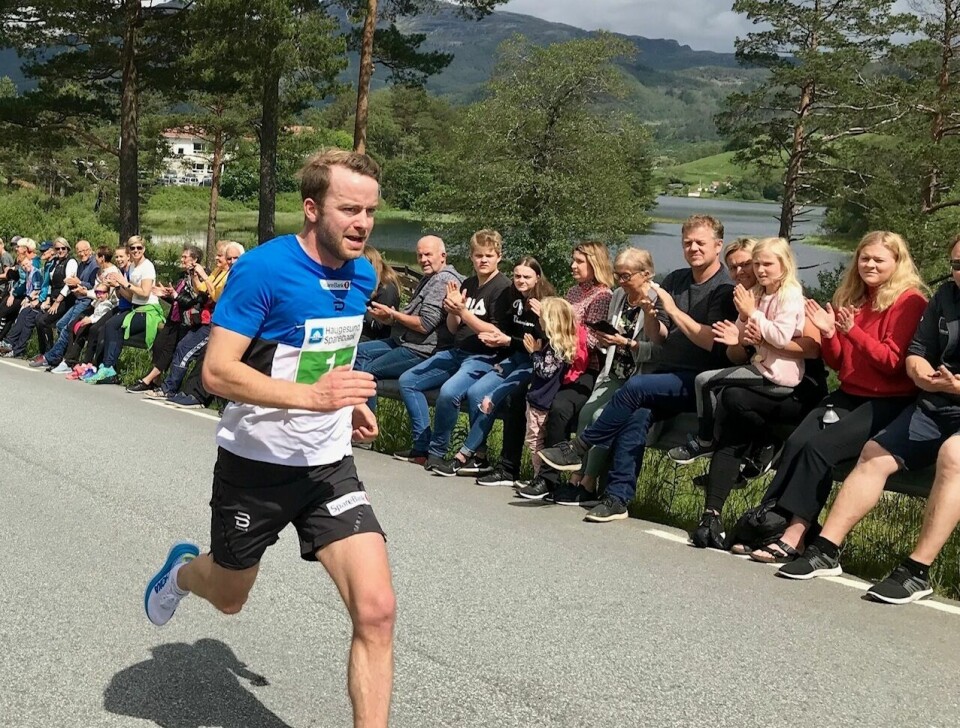 Sjur Røthe var den største kjendisen på Ølmedal Rundt, og han var også en av de raskeste i det 7 km lange løpet. (Foto: Bente Kjos Wenjum) Sjur Røthe var den største kjendisen på Ølmedal Rundt, og han var også en av de raskeste i det 7 km lange løpet. (Foto: Bente Kjos Wenjum)