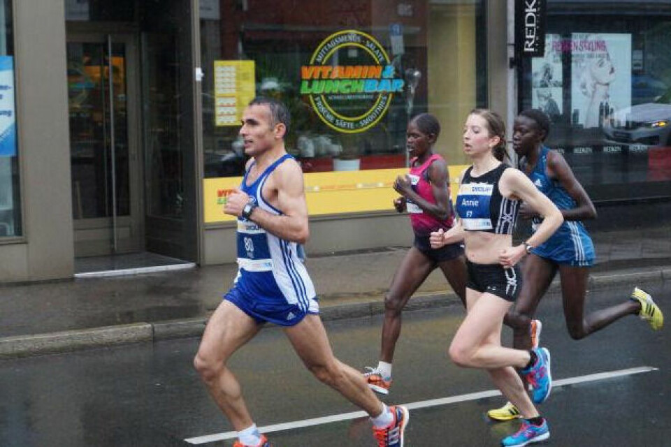 Annie Bersagel vant Düsseldorf Marathon på 2:28:28, Persen ble nr. 5 Annie Bersagel underveis i Dusseldorf.png