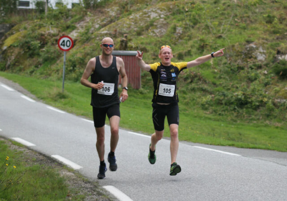 Espen Eik(106) og Henning Sulen Sæstad hadde følge store deler av løpet. Til slutt var det Espen som kunne dra i land seieren. Foto: Kjetil Torgersen. Espen Eik(106) og Henning Sulen Sæstad hadde følge store deler av løpet. Til slutt var det Espen som kunne dra i land seieren. Foto: Kjetil Torgersen.