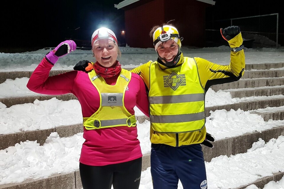 Anne Storslett og Vegard Ølstad Dalberg fikk best tid til å spise pepperkaker og drikke gløgg etter juleløpet i Snøkuten i år. (Foto: Stein Arne Negård) Anne Storslett og Vegard Ølstad Dalberg fikk best tid til å spise pepperkaker og drikke gløgg etter juleløpet i Snøkuten i år. (Foto: Stein Arne Negård)