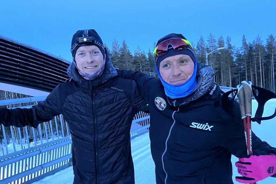 Totalvinner Kjetil Finstad (til høyre) og toursjef Amund Sigstad en kald februarkveld på den 3. etappen i Grundsetmarka. (Foto: Privat) Totalvinner Kjetil Finstad (til høyre) og i toursjef Amund Sigstad en kald februarkveld på den 3. etappen i Grundsetmarka. (Foto: Privat)