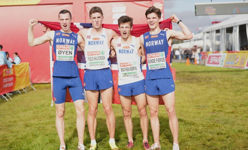 Den norske kvartetten (fra venstre) med Magnus Øyen, Andreas Fjeld Halvorsen, Kristian Bråthen Børve og Åsmund Sunde Førde etter å ha sikret seg to medaljer i M20-klassen. (Foto: Einar Børve) Den norske kvartetten (fra venstre) med Magnus Øyen, Andreas Fjeld Halvorsen, Kristian Bråthen Børve og Åsmund Sunde Førde etter å ha sikret seg to medaljer i M20-klassen. (Foto: European Athletics)