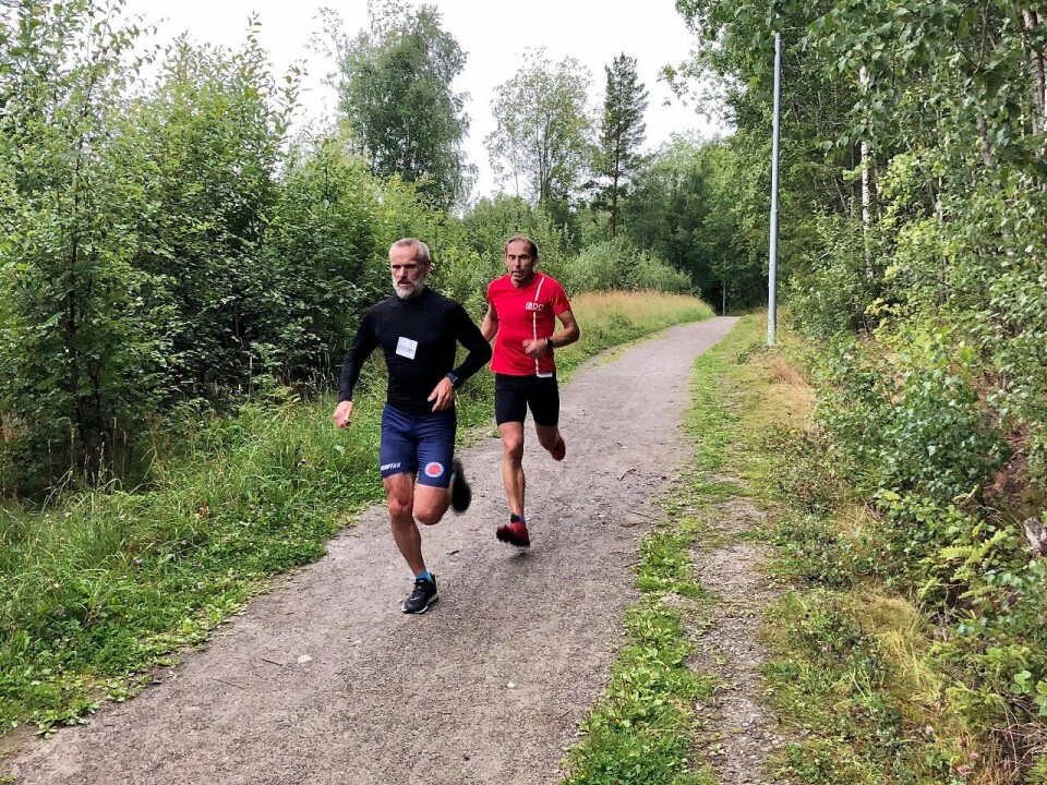 Hans Tore Riibe (til v.) var hakket vassere enn Jan Erik Mathiassen på de to rundene i Klukhagan. (Foto: Marit Aamdal) Hans Tore Riibe (til v.) var hakket vassere enn Jan Erik Mathiassen på de to rundene i Klukhagan. (Foto: Marit Aamdal)