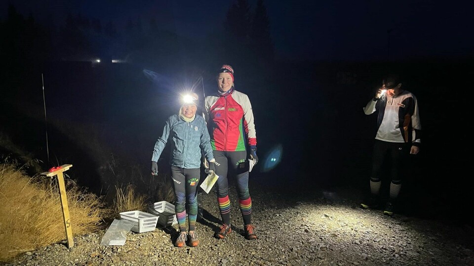 Esther Sørlien Stenberg (til venstre) og Mina Bleken Rud deltok på hjemmebane i den første O-Mjøsa nattcup på Gåsbu. (Foto: Unn Mette Klopbakken) Esther Sørlien Stenberg (til venstre) og Mina Bleken Rud deltok på hjemmebane i den første O-Mjøsa nattcup på Gåsbu. (Foto: Unn Mette Klopbakken)