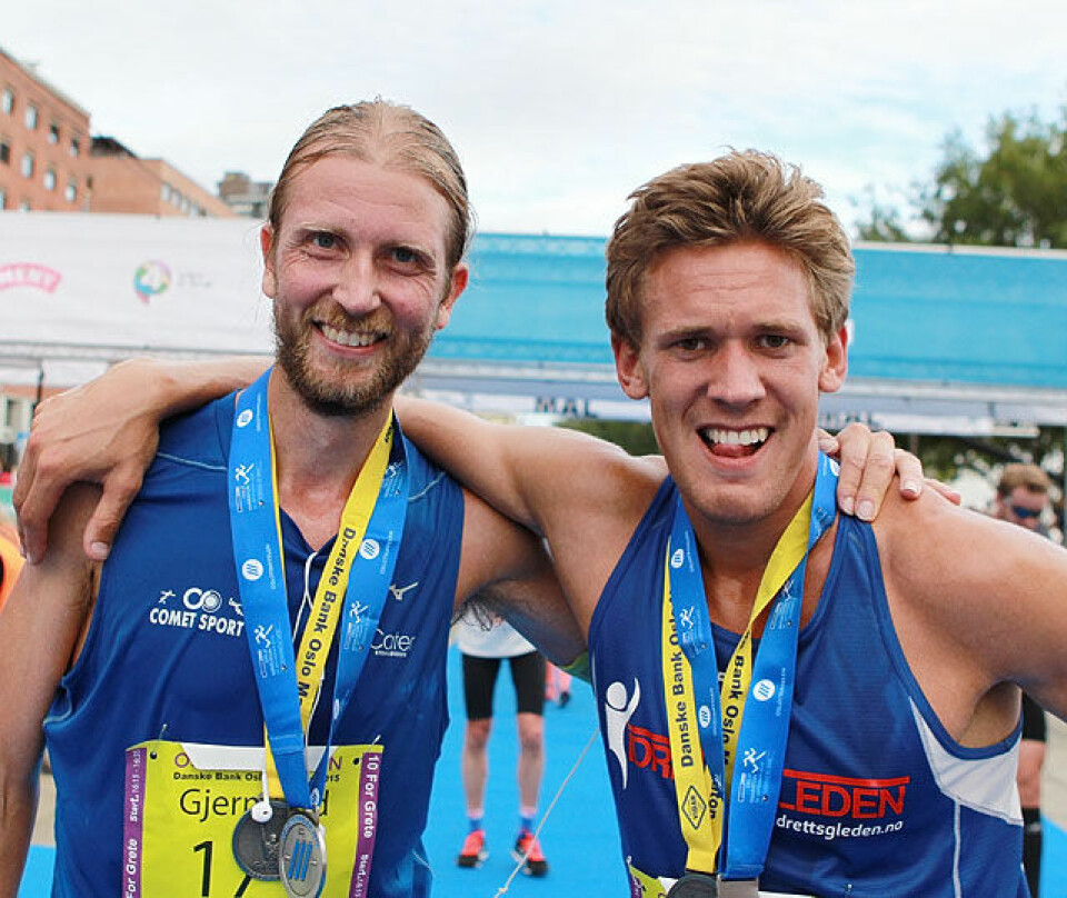 Vinner og nr.2 totalt, Sebastian Håkansson og Gjermund Sørstad etter 1o kilometeren er unnagjort. Sebastian klarer knapt å stå oppreist, men gjør sitt beste for fotografen. Foto: Kjell Vigestad Vinner og nr.2 totalt, Sebastian Håkansson og Gjermund Sørstad etter 1o kilometeren er unnagjort. Sebastian klarer knapt å stå oppreist, men gjør sitt beste for fotografen. Foto: Kjell Vigestad
