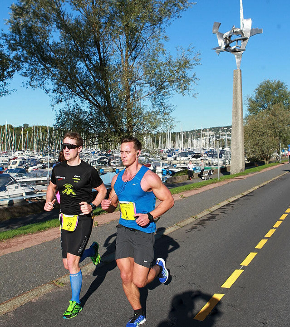 Håkansson og Stuhr vant den aller første Oslotrippelen Tet_trippel_etter6km_Haukelands_skulptur_A20G1936.jpg