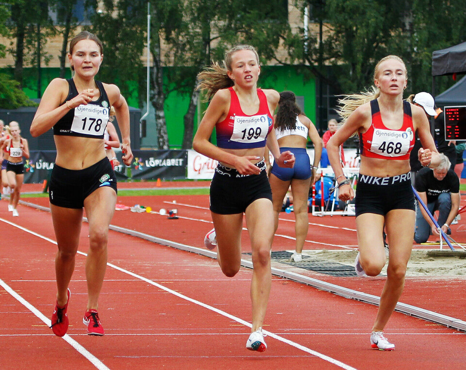 UM-gull til Wilma Anna Bekkemoen Torbjörnsson på 2000 m 2000m J-15 Kampen om plassene_H9F6156.jpg