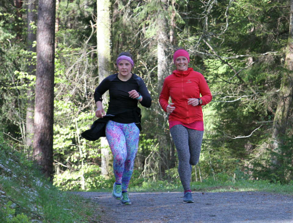 Julie Hansen og Lise Bentsen Hetland i den første utgaven av Dømmesmoen Parkrun. Foto: Thomas Hetland. Julie Hansen og Lise Bentsen Hetland i den første utgaven av Dømmesmoen Parkrun. Foto: Thomas Hetland.