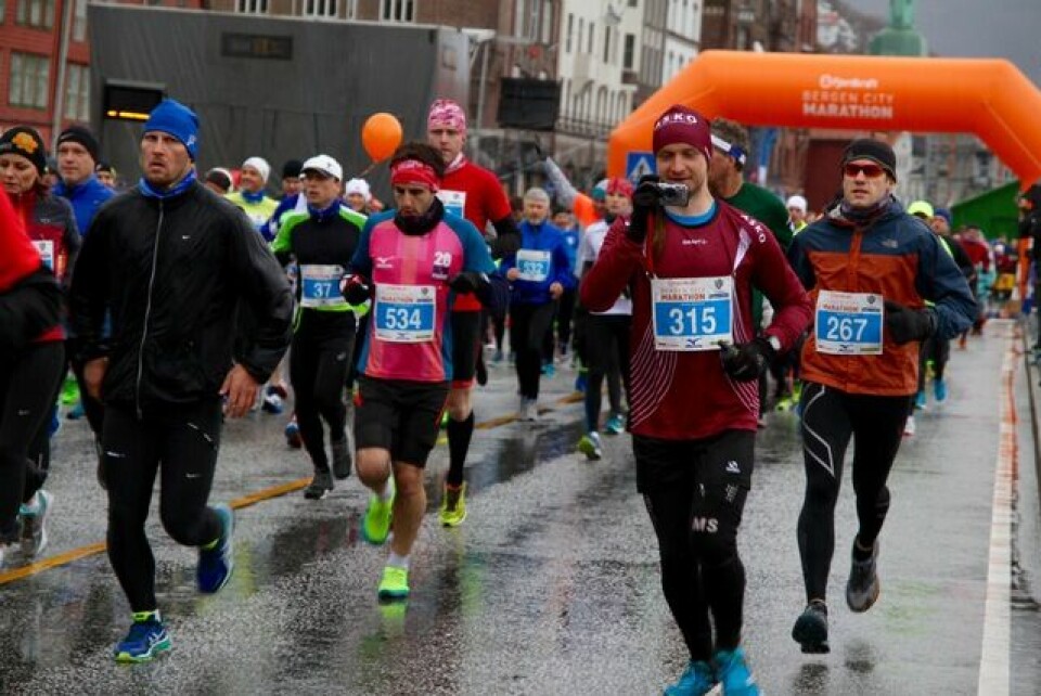 Bergen City Marathon - seier til Åslaug Kaardal og Kenneth Smeby Start_maraton_fotografere
