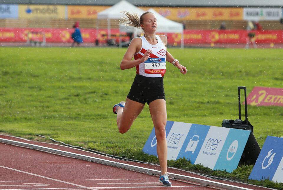 Madelène Wanvik Holum fra SK Vidar avslutter til ny personlig rekord på 16.51.66. (Foto: Kjell Vigestad) Madelène Wanvik Holum fra SK Vidar avslutter til ny personlig rekord på 17.51.66. (Foto: Kjell Vigestad)