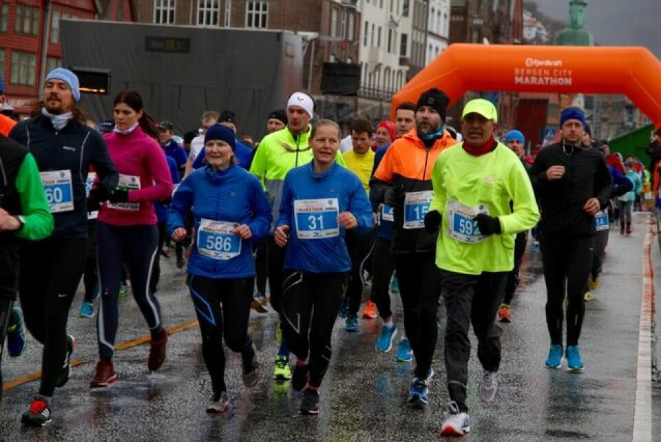 Bergen City Marathon - seier til Åslaug Kaardal og Kenneth Smeby Start_maraton_bakre_del
