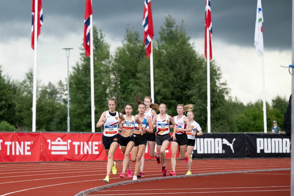 Madelène Wanvik Holum suveren i B-heatet på 5000 m Hovedfeltet.jpg