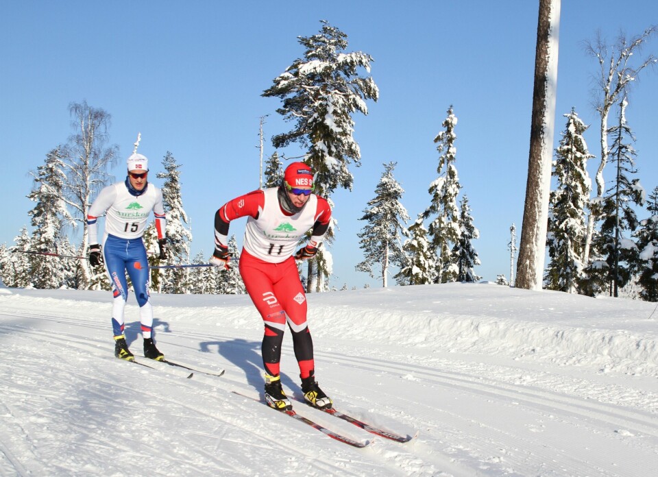 Ådne Gigernes i tet en kilometer før målgang, med klubbkameraten Ole Kristoffer Tosterud rett bak. I mål var Ådne en tidel foran, selv om de i resultatlista står med samme tid. (Foto: Olav Engen) Ådne Gigernes i tet en kilometer før målgang, med klubbkameraten Ole Kristoffer Tosterud rett bak. I mål var Ådne en tidel foran, selv om de i resultatlista står med samme tid. (Foto: Olav Engen)
