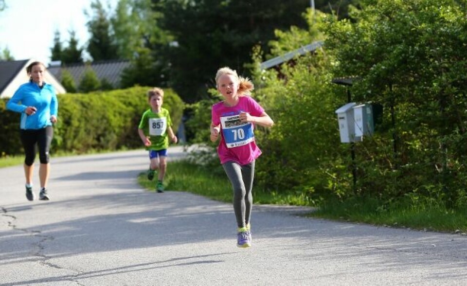 Barn løper alt de orker enten resultatlistene er alfabetiske eller tidsrangert. Her ser vi Pia i Langtrampen i Nannestad forrige uke, hun må foreløpig klare seg med ikke-rangert resultatliste. (Foto: Bjørn Hytjanstorp) Barn løper alt de orker enten resultatlistene er alfabetiske eller tidsrangert. Her ser vi Pia i Langtrampen i Nannestad forrige uke, hun må foreløpig klare seg med ikke-rangert resultatliste. (Foto: Bjørn Hytjanstorp)