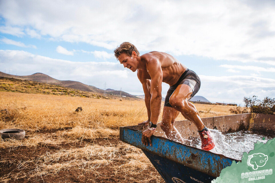 I tillegg til å være en sterk langdistanseløper har Sebastian Håkansson fysikk og ferdigheter som gjør han til en av verdens beste hinderløpere på lange distanser. (Arrangørfoto: Cochinero Challenge) I tillegg til å være en sterk langdistanseløper har Sebastian Håkansson fysikk og ferdigheter som gjør han til en av verdens beste hinderløpere på lange distanser. (Arrangørfoto: Cochinero Challenge)