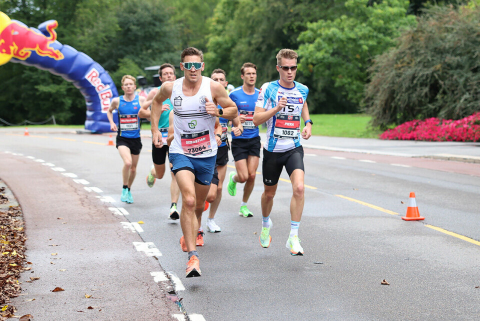 Tage Morken Augustson og Kristin Waaktaar Opland ble norgesmestere på maraton gruppe-med-de-neste-mot-frogner-forste-gang-small-foto-tom-arild-hansen.jpg