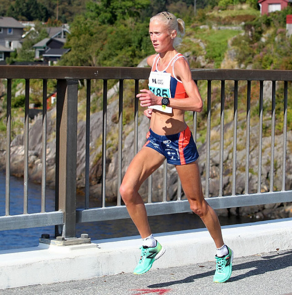 Senay Fissehatsion og Marthe K. Myhre vant halvmaraton i Knarvik Marthe_K_Myhre_bro2_A20G2788.jpg