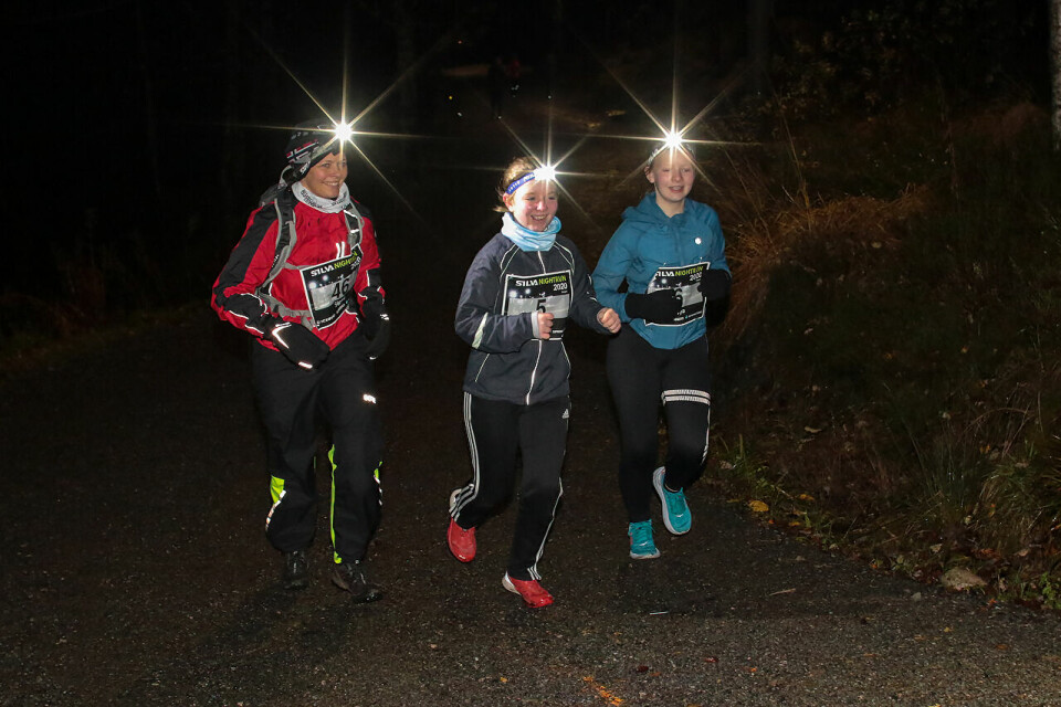 Signe Svindland, Lily Ingvild Cornell og Freya Daisy Cornell er godt i gang med løpet. (Alle foto: Arne Dag Myking) Signe Svindland, Lily Ingvild Cornell og Freya Daisy Cornell er godt i gang med løpet. (Alle foto: Arne Dag Myking)