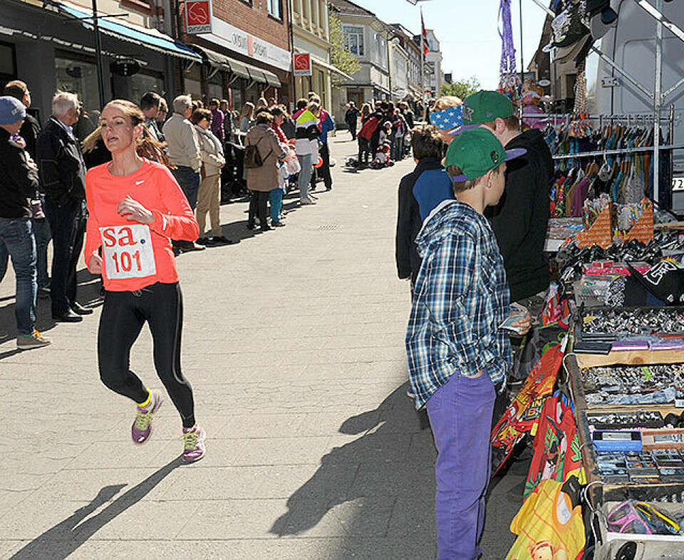Lise Jansen vinner 5km i SA-løpet i den solrike utgaven i 2014. Foto: Rolf Bøhn Lise Jansen vinner 5km i SA-løpet i den solrike utgaven i 2014. Foto: Rolf Bøhn