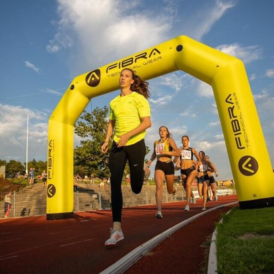 Mange sterke 10 000-tider - Sondre slo både times- og 20 000 m-rekorden med god margin 800-hare-kvinner.jpg