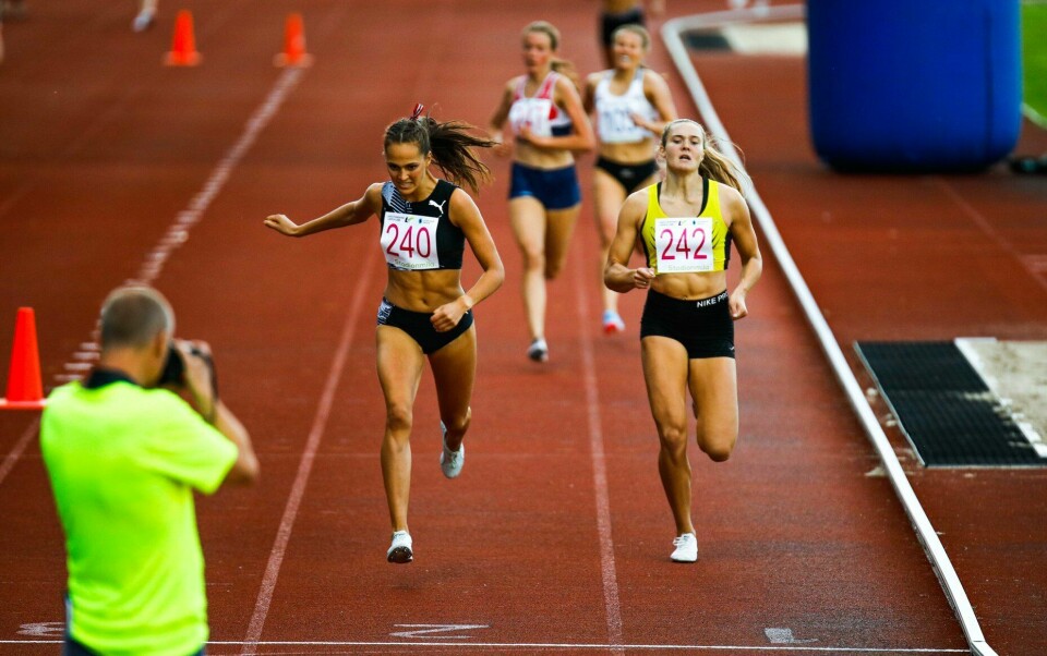 Mange sterke 10 000-tider - Sondre slo både times- og 20 000 m-rekorden med god margin 800-kvinner-innspurt.jpg