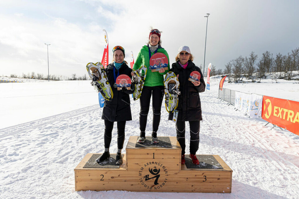 Norges første trugeløp arrangert i Tromsø Premiepall kvinner.jpg