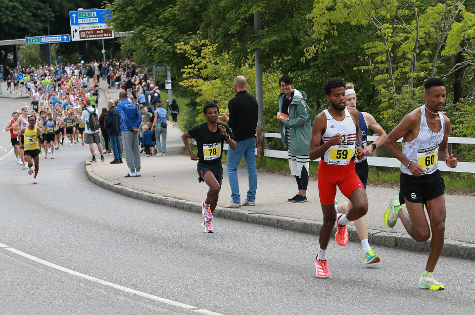 I fjor: Senay Fissehatsion gikk rett i tet, her etter 300 m foran Awet Mengsteab og Jesper Lundberg. (Foto: Kjell Vigestad) I fjor: Senay Fissehatsion gikk rett i tet, her etter 300 m foran Awet Mengsteab og Jesper Lundberg. (Foto: Kjell Vigestad)
