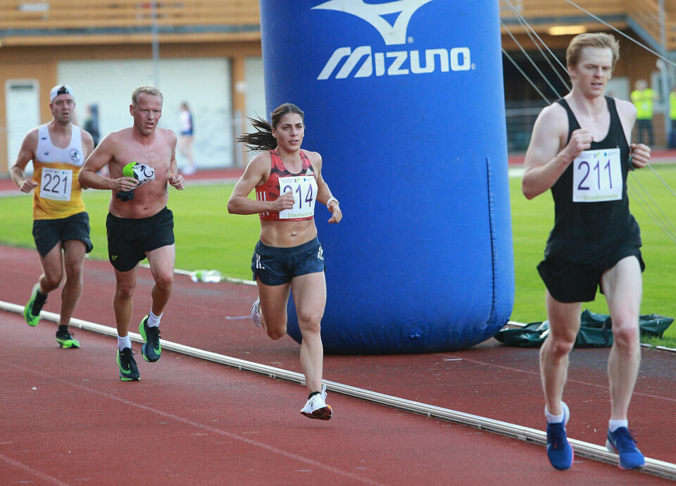 Mange sterke 10 000-tider - Sondre slo både times- og 20 000 m-rekorden med god margin Heat6_Mjaaland_24runder_for_langt_fin_tid_1280_AZ3T3567.jpg