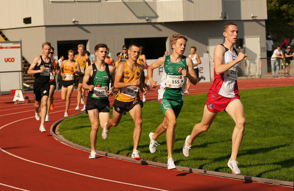 Magnus Øyen gjorde en god drajobb for både vinner Håkon Moe Berg (155), Kristian Bråthen Børve (409) og Åsmund Sunde Førde som her følger fint på. (Foto: Einar Børve) Magnus Øyen gjorde en god drajobb for både vinner Håkon Moe Berg (155), Kristian Bråthen Børve (409) og Åsmund Sunde Førde som her følger fint på. (Foto: Einar Børve)