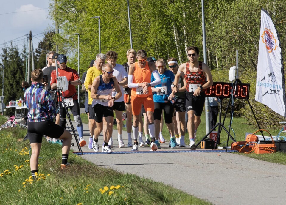 På slaget 10:00 gikk starten for maraton og 50 km. (Foto: Bjørn Hytjanstorp) På slaget 10:00 gikk starten for maraton og 50 km. (Foto: Bjørn Hytjanstorp)