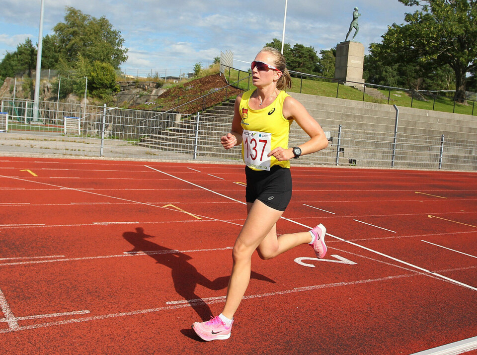 Mange sterke 10 000-tider - Sondre slo både times- og 20 000 m-rekorden med god margin Heat2_Julika_Fidjeland_beste_dame_1280_A20G1947.jpg