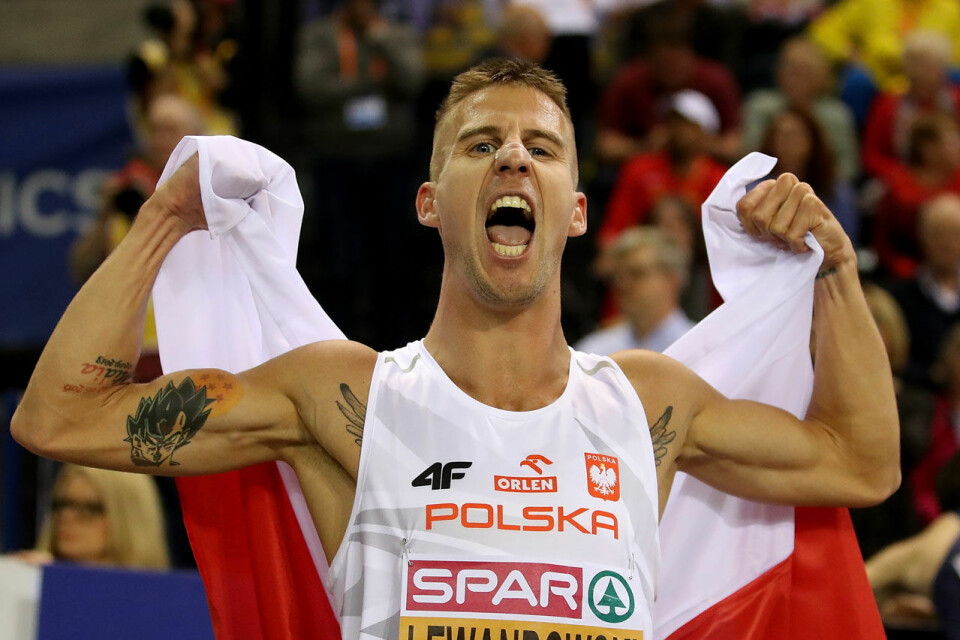 Marcin Lewandoski viste seg sterk på den avsluttende runden på 1500. Foto Ian MacNicol/Getty Images GLASGOW, SCOTLAND - MARCH 03: Marcin Lewandowski of Poland ccelebrates winning gold in the final of the men