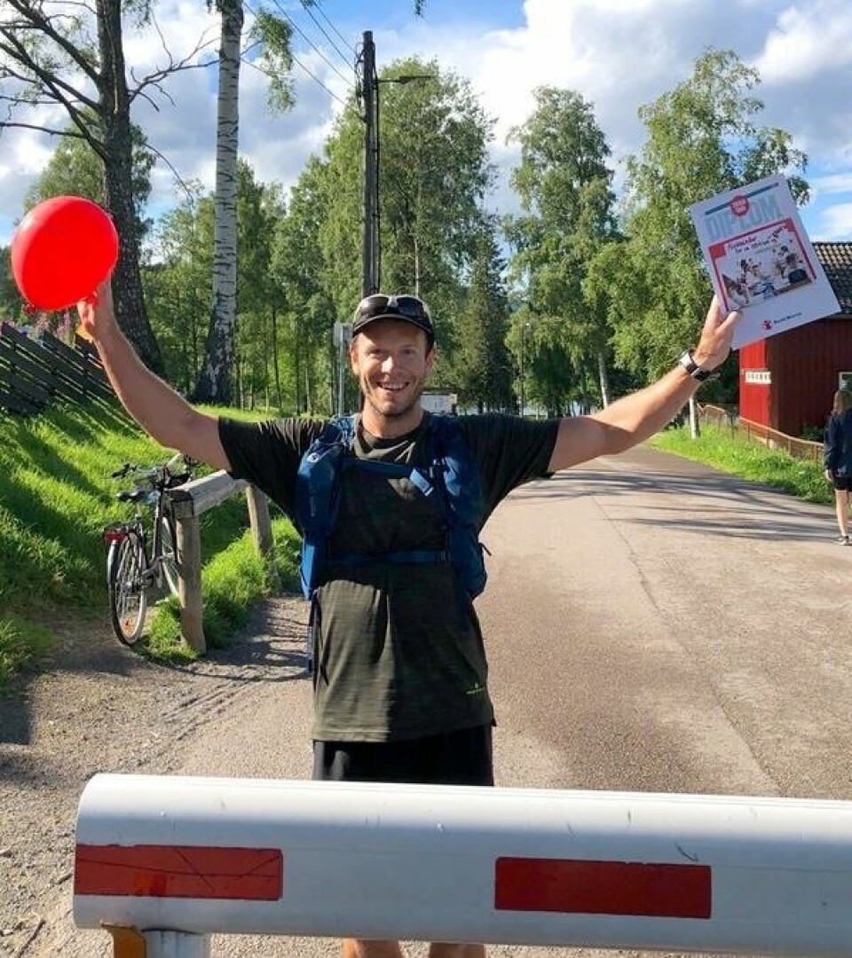 Aleksander Krokeide samlet inn penger til Redd Barna, løp 350 km på stier fra Voss til Oslo aleksander_målgang.jpg