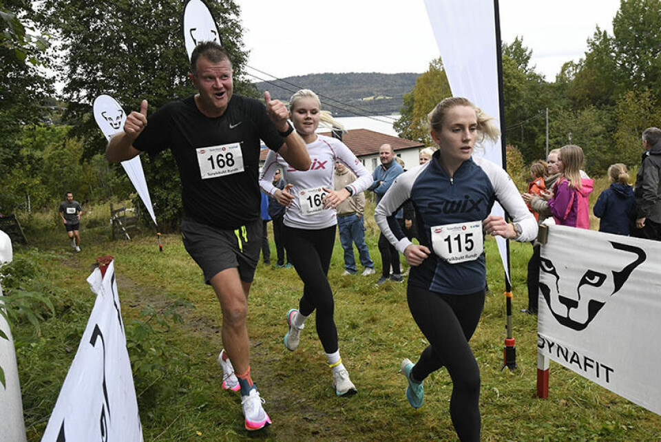 Viste sitt livs form under 50-årsjubileet i Torvikbukt TorvikbuktRundt-far-datter-Gjøen.jpg