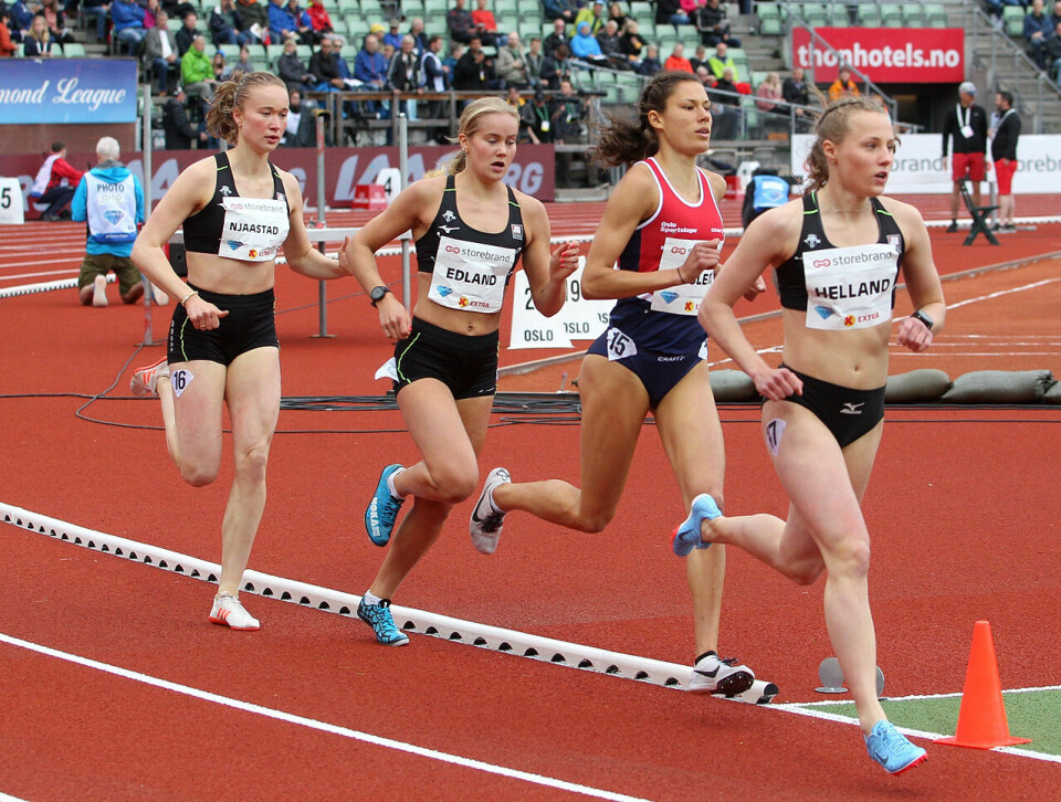 Teten på 1500 m: Haren Kristin Maltun Helland, Mina Anglero, Malin Edland og Sanne Njaastad. (Foto: Kjell Vigestad), Teten på 1500 m: Haren Kristin Maltun Helland, Mina Anglero, Malin Edland og Sanne Njaastad. (Foto: Kjell Vigestad),