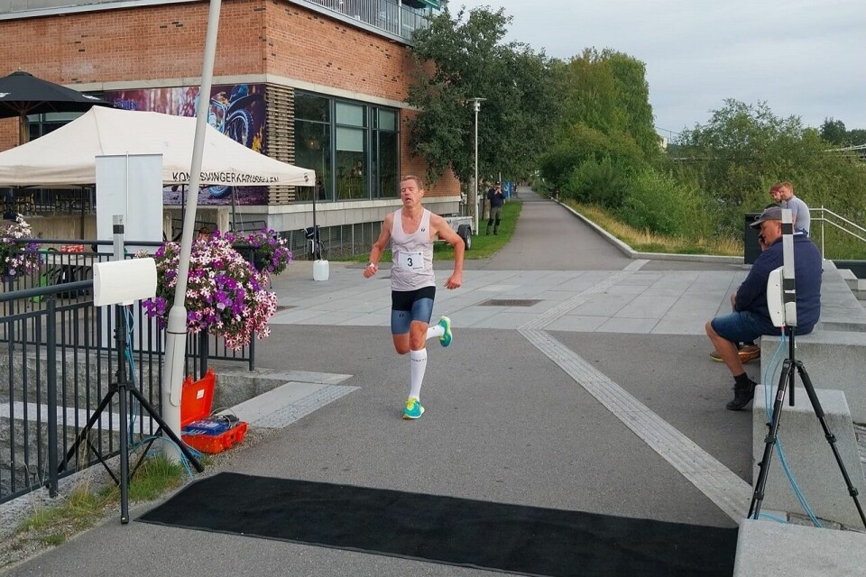 Etter neste bare andreplasser i vårens løp var Jarle Marvik førstemann i mål i det 6. løpet i Kongsvingerkarusellen. (Foto fra Kongsvingerkarusellens facebookside) Etter neste bare andreplasser i vårens løp var Jarle Marvik førstemann i mål i det 6. løpet i Kongsvingerkarusellen. (Foto fra Kongsvingerkarusellens facebookside)
